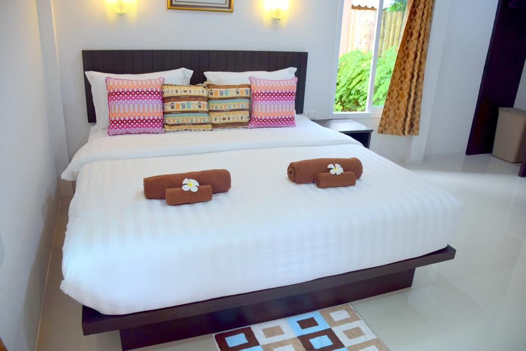 Baan Longhaad Hostel Koh Lanta Exterior photo