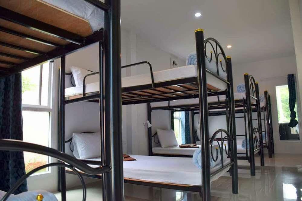 Baan Longhaad Hostel Koh Lanta Exterior photo